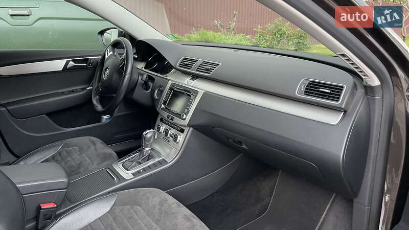 Седан Volkswagen Passat 2013 в Киеве