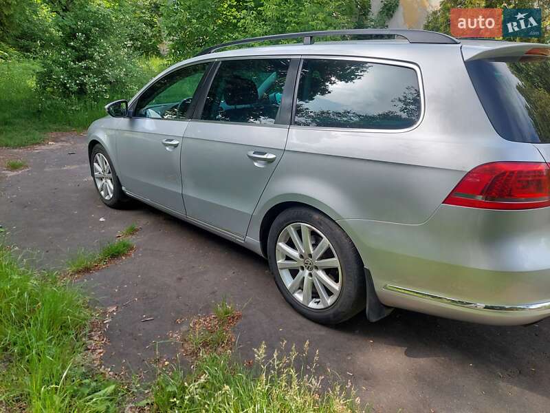 Універсал Volkswagen Passat 2011 в Сокалі