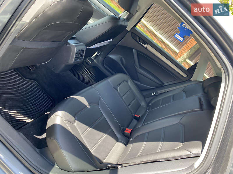 Седан Volkswagen Passat 2015 в Черновцах
