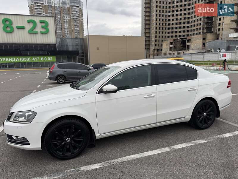 Седан Volkswagen Passat 2011 в Києві
