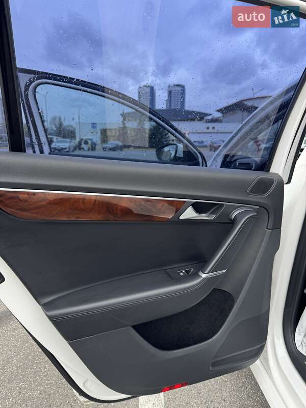 Седан Volkswagen Passat 2011 в Києві