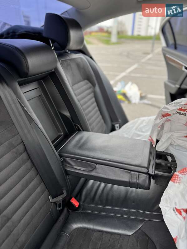 Седан Volkswagen Passat 2011 в Києві