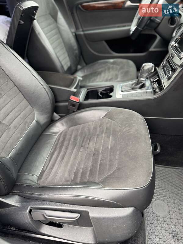 Седан Volkswagen Passat 2011 в Києві