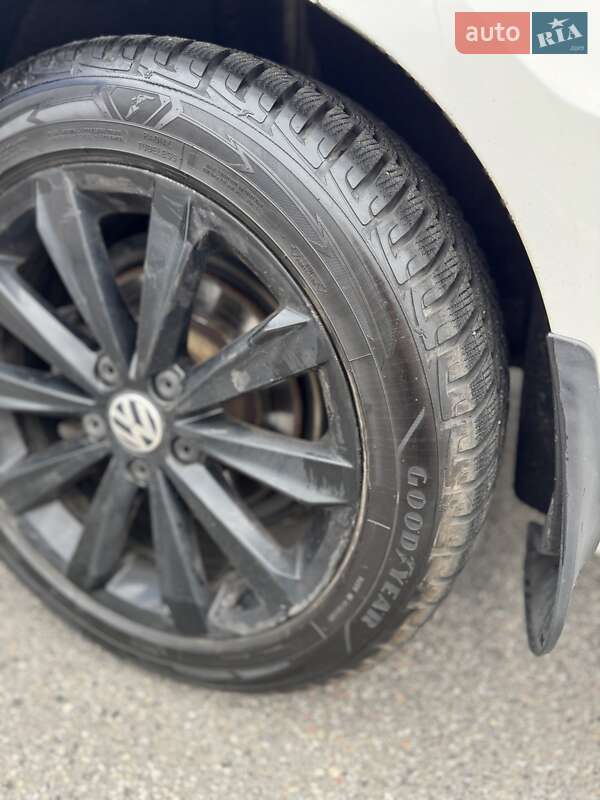Седан Volkswagen Passat 2011 в Києві