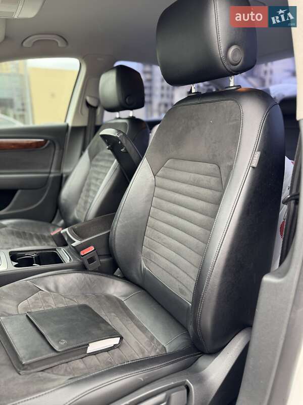 Седан Volkswagen Passat 2011 в Києві