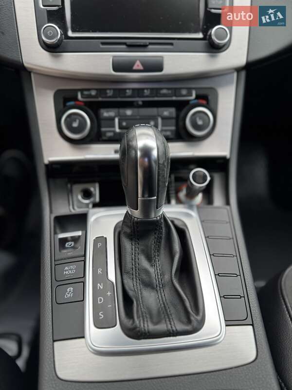 Седан Volkswagen Passat 2011 в Києві