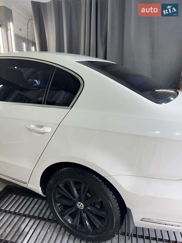 Седан Volkswagen Passat 2011 в Києві