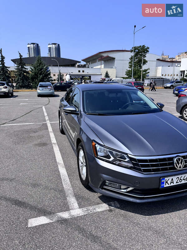 Седан Volkswagen Passat 2017 в Киеве