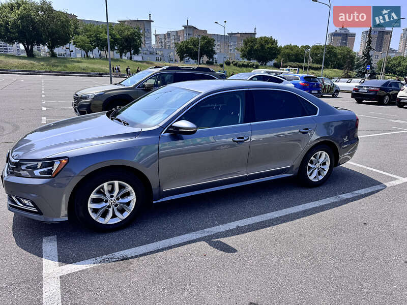 Седан Volkswagen Passat 2017 в Киеве