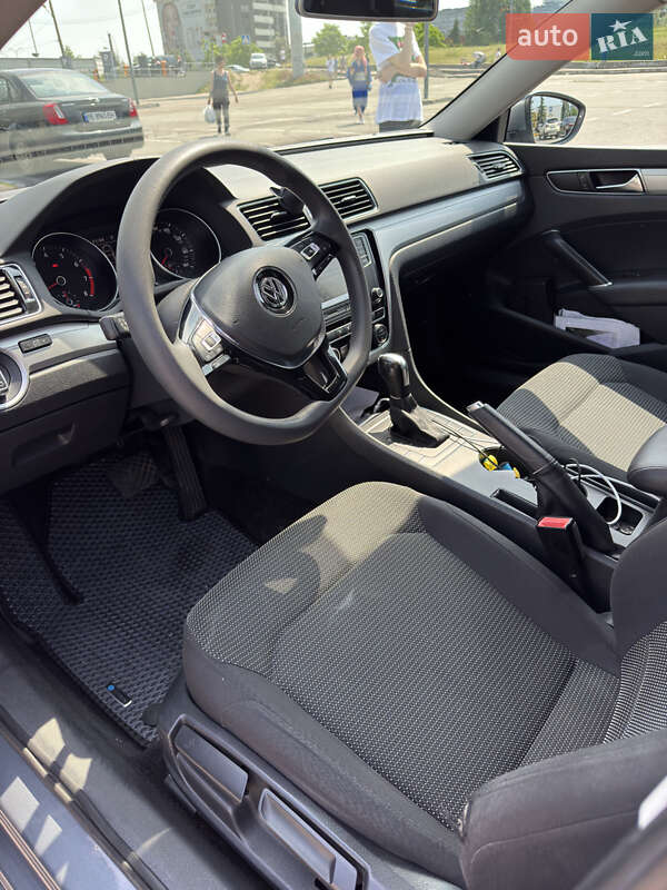Седан Volkswagen Passat 2017 в Киеве