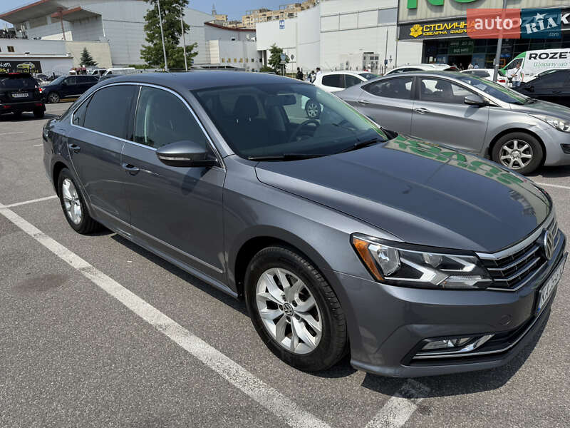 Седан Volkswagen Passat 2017 в Киеве