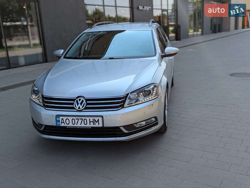 Універсал Volkswagen Passat 2012 в Ужгороді