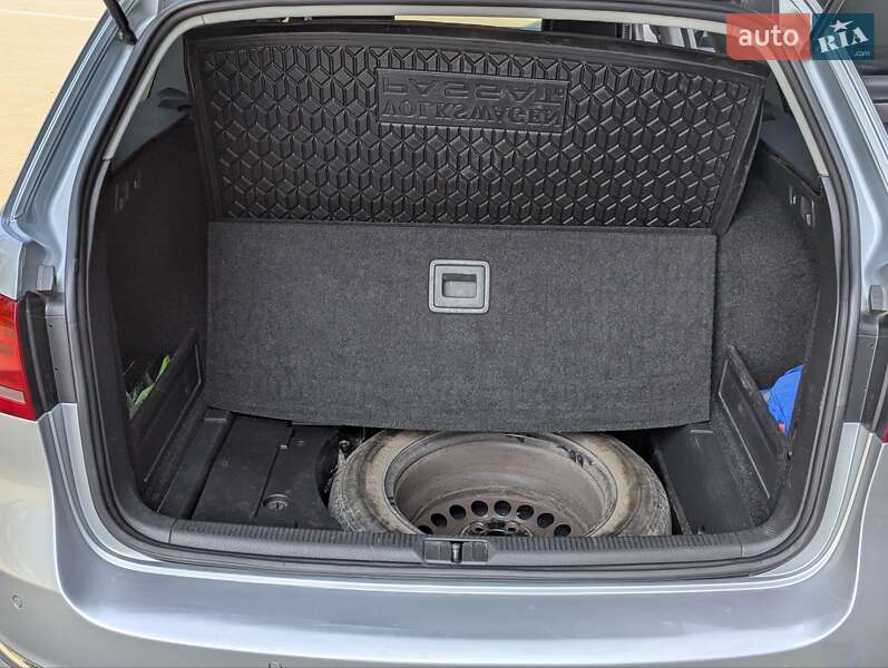 Універсал Volkswagen Passat 2012 в Ужгороді