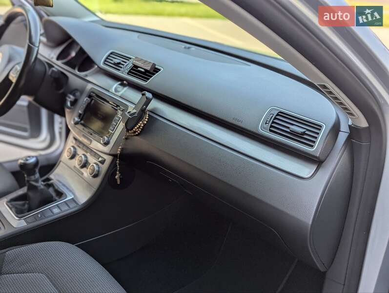 Універсал Volkswagen Passat 2012 в Ужгороді