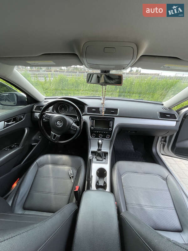 Седан Volkswagen Passat 2013 в Львове