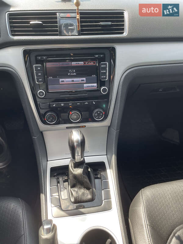 Седан Volkswagen Passat 2013 в Львове