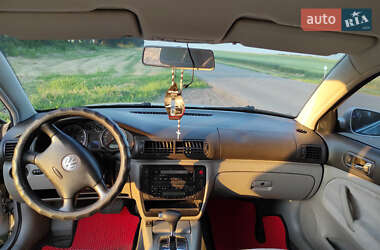 Седан Volkswagen Passat 2003 в 