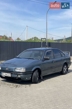 Седан Volkswagen Passat 1988 в Східниці