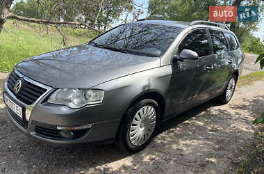Универсал Volkswagen Passat 2006 в Ромнах