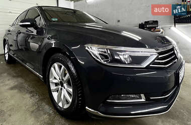 Седан Volkswagen Passat 2016 в Львове