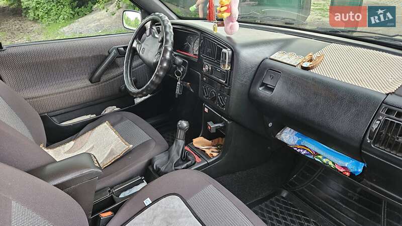 Универсал Volkswagen Passat 1993 в Виннице