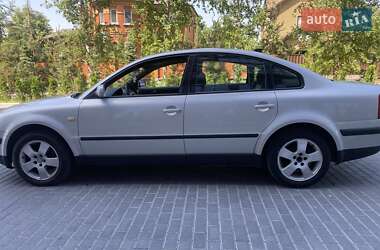 Седан Volkswagen Passat 1999 в 