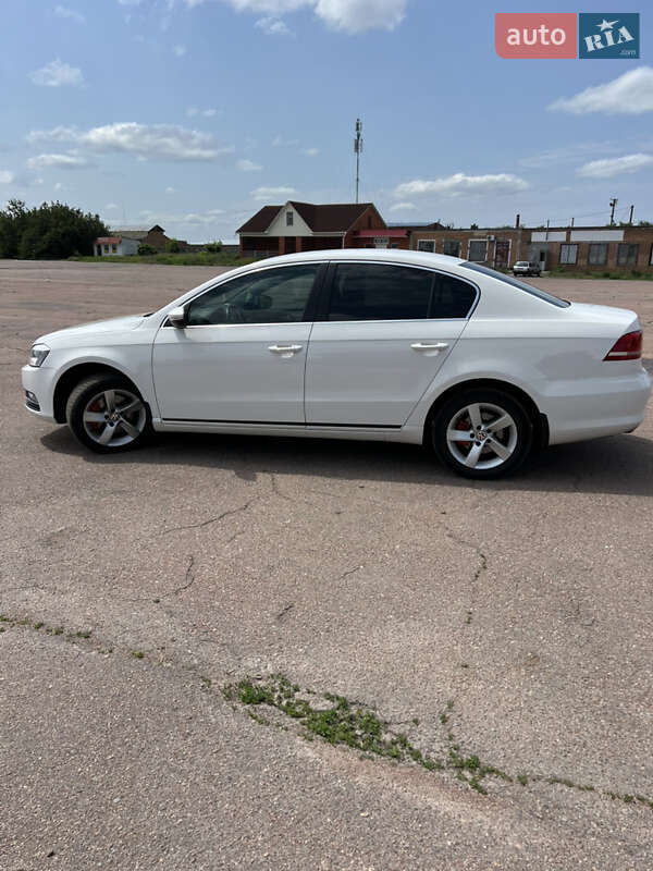 Седан Volkswagen Passat 2012 в Прилуках