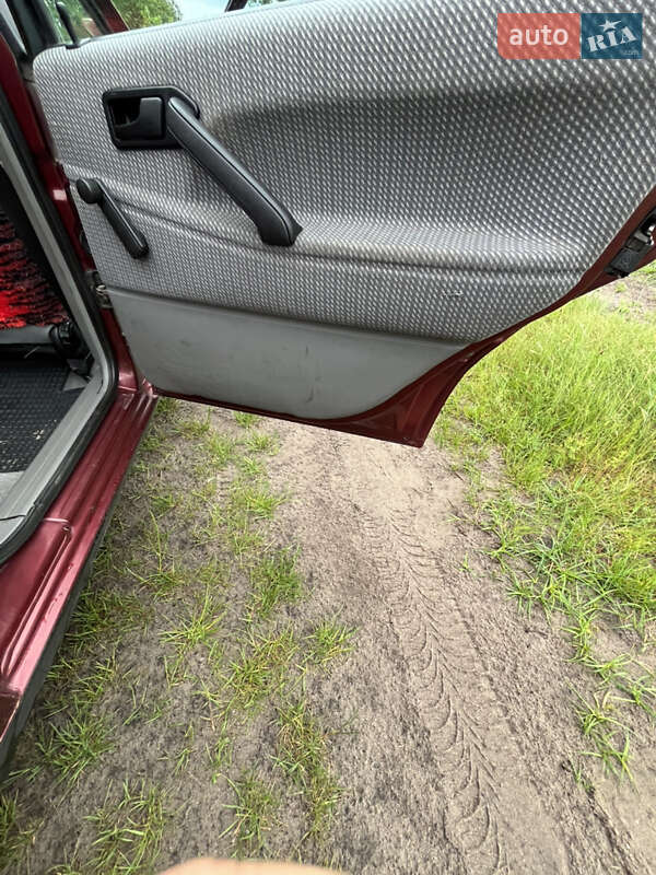 Седан Volkswagen Passat 1992 в Любомлі