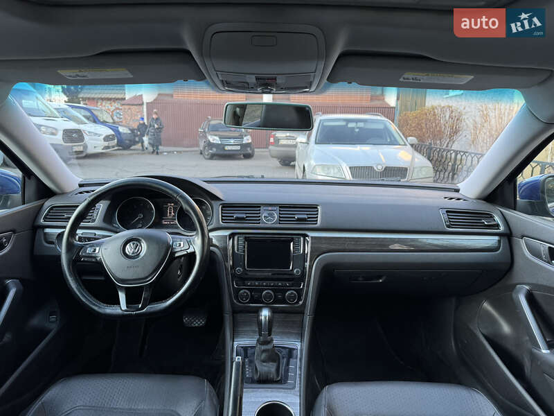 Седан Volkswagen Passat 2016 в Киеве