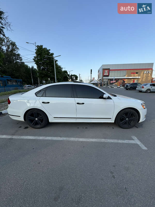 Седан Volkswagen Passat 2013 в Днепре