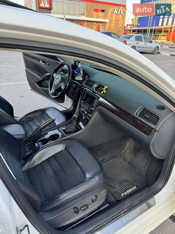 Седан Volkswagen Passat 2013 в Днепре