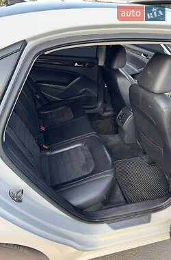 Седан Volkswagen Passat 2013 в 