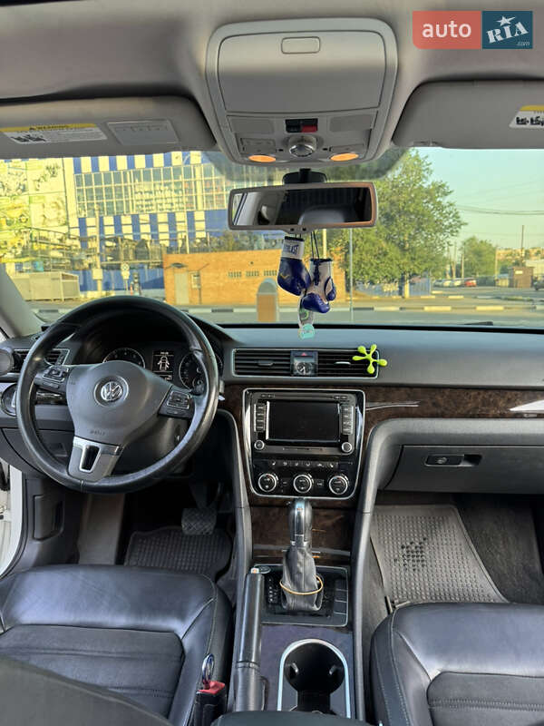 Седан Volkswagen Passat 2013 в Днепре