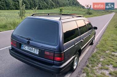 Универсал Volkswagen Passat 1993 в 