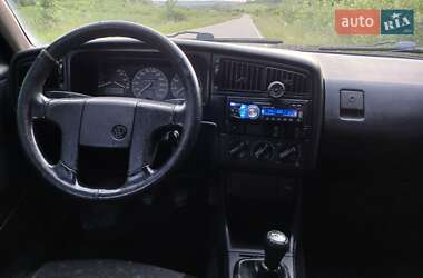 Универсал Volkswagen Passat 1993 в 