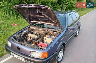 Универсал Volkswagen Passat 1993 в 