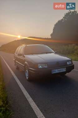 Универсал Volkswagen Passat 1993 в 