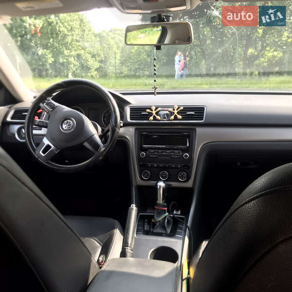Седан Volkswagen Passat 2014 в Львові