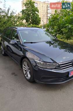 Универсал Volkswagen Passat 2021 в Киеве