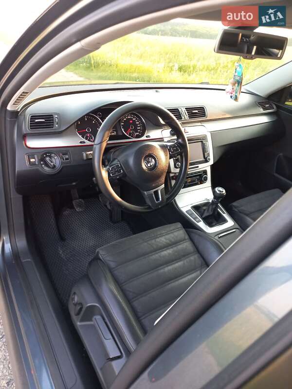 Седан Volkswagen Passat 2010 в Бучаче