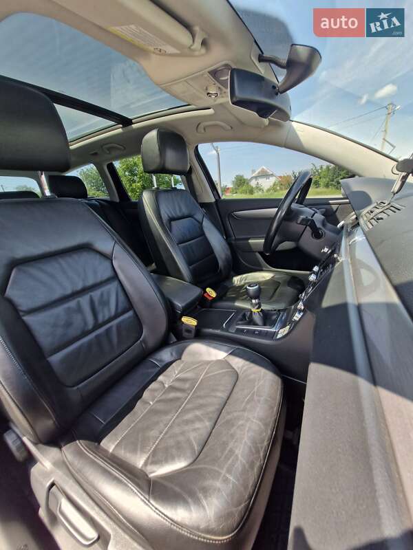 Универсал Volkswagen Passat 2012 в Ровно