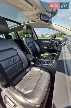 Універсал Volkswagen Passat 2012 в 