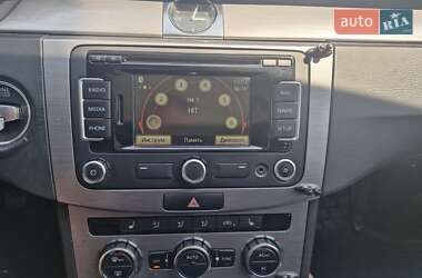 Універсал Volkswagen Passat 2012 в 