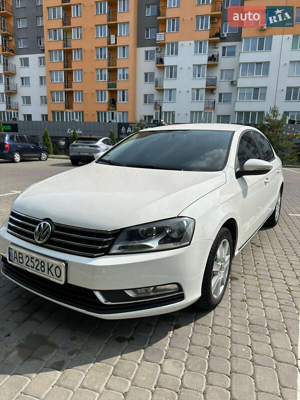 Седан Volkswagen Passat 2011 в Виннице