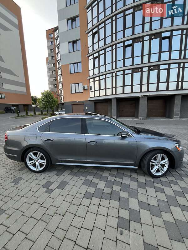 Седан Volkswagen Passat 2013 в Ивано-Франковске