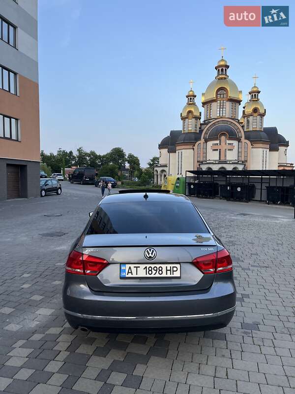 Седан Volkswagen Passat 2013 в Ивано-Франковске