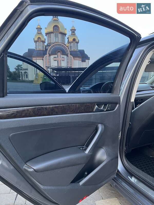 Седан Volkswagen Passat 2013 в Ивано-Франковске