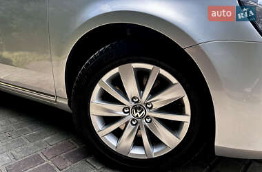 Универсал Volkswagen Passat 2011 в 