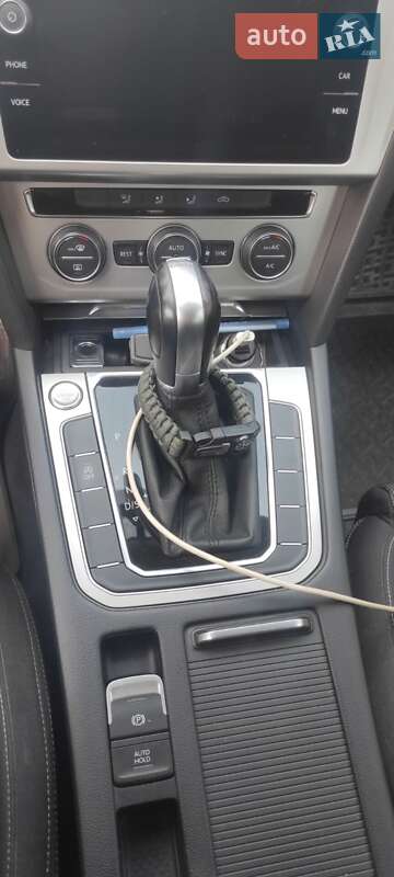 Универсал Volkswagen Passat 2018 в Киеве