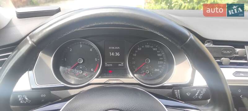 Универсал Volkswagen Passat 2018 в Киеве